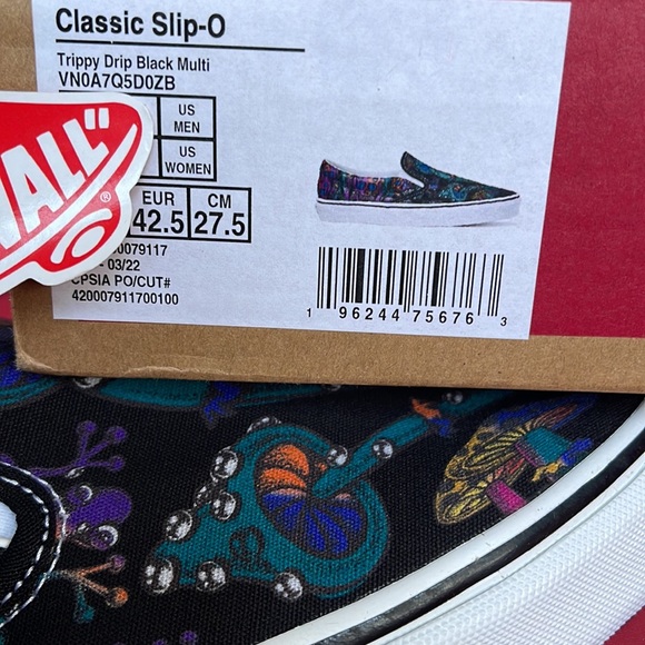 Vans  WMNS Classic Slip-On
Trippy Drip Black Multi
VN0A7Q5DOZB
sneakers - Picture 16 of 16